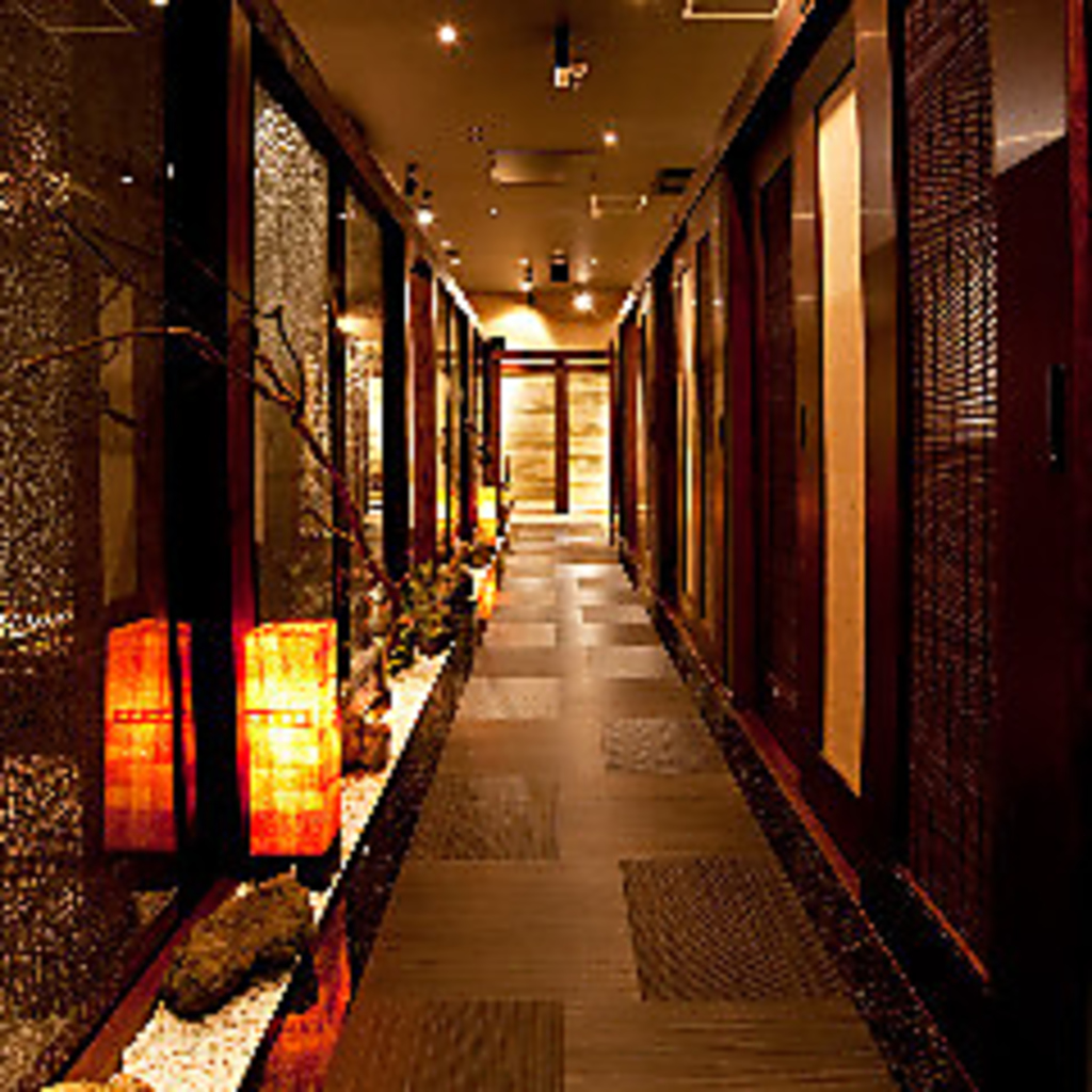 大人の隠れ家にふさわしいモダンな空間はどのシーンにも対応可能♪