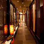 大人の隠れ家にふさわしいモダンな空間はどのシーンにも対応可能♪