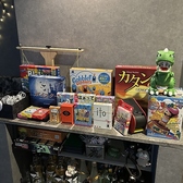 ボードゲーム・カードゲームを多数ご用意。すべて無料でご利用いただけます。友人同士でも、初対面でも、自然と盛り上がれる空間です☆また、充電器の無料貸し出しも行っております(Cタイプ・ライトニング)