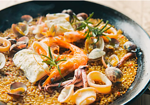 オマール海老の出汁と讃岐味噌で旨味を引き出したシーフードパエリア