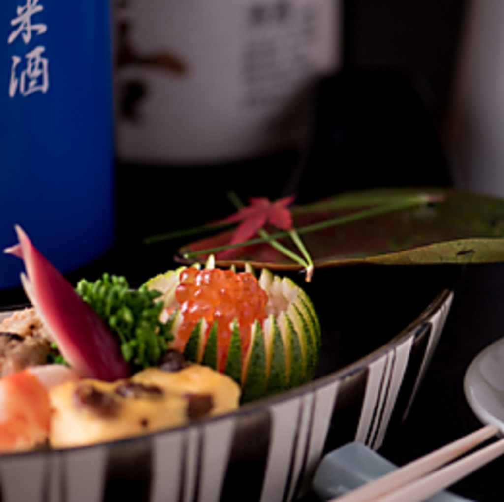 季節を味わう懐石料理を承っております。ご予算ご要望に応じますのでお気軽にお問い合わせください。