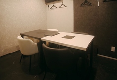 聖では個室のお部屋をご用意しております。会食やデート、誕生日や記念日など大切な方とゆったりとお過ごしいただける空間となっております。