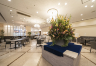 最大60名様まで貸切可能！シャンデリア輝く開放的な空間