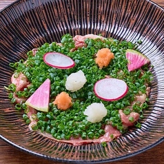黒毛和牛の炙り刺し ~たっぷり博多葱仕立て~