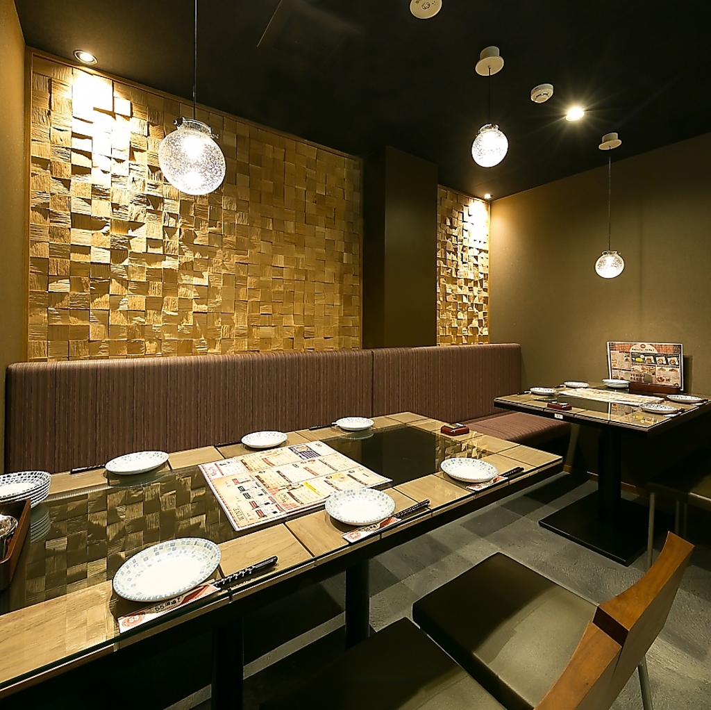 シックな雰囲気のテーブル個室は10名様までご利用可能◎女子会、気の合う仲間との飲み会にぴったり！