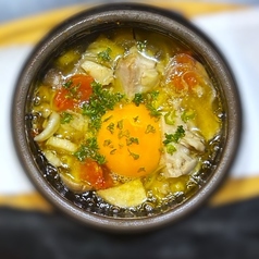 オイルアヒージョ：チキン＆卵黄