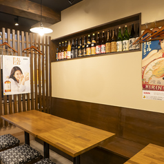 囲炉裏風のお席はノスタルジックな雰囲気。