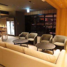 8名様ソファー席1つ