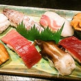 新鮮なお魚をふんだんに使った「上にぎり」は絶品です。贅沢なお寿司を味わいたい方にはたまらない逸品。ぜひ一度ご賞味ください。