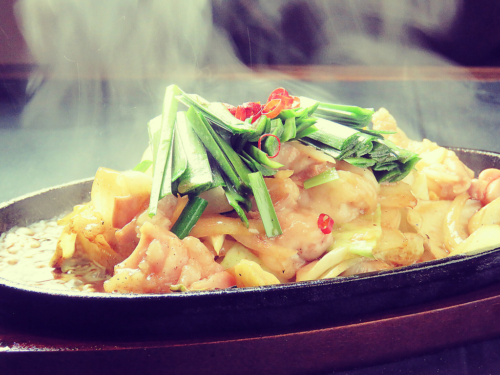 牛ホルモン鉄板焼き