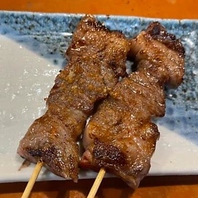 ビールのお供には、炭火で丁寧に焼き上げる串焼き♪