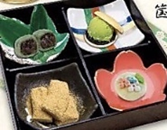 一番人気≪彩菓の小筐≫ 和菓子の四種盛