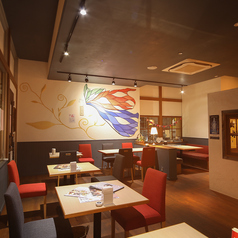 1名様～2名様用のテーブル席もご用意しています。