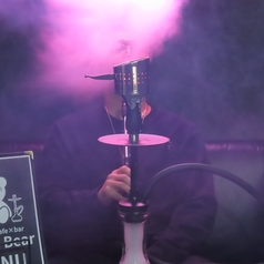 【会話の弾むカウンター席♪】お一人様のサク飲みや、デートにも嬉しいカウンターのお席♪アットホームな空間なので「お仕事終わりにちょっと…」なんてフラッとお立ち寄りいただけます◎カウンターのお席でスタッフと会話してみたり、他のお客様と交流したり…と、非日常感のあるリラックスしたお時間をお楽しみください♪