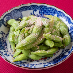 枝豆のピンクソルトかけ