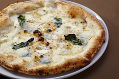 pizza　クアトロフォルマッジ