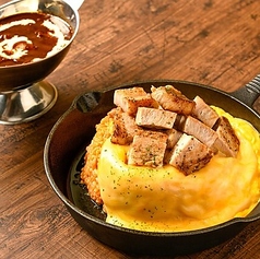 ビーフシチューの四元豚 オン ザ チキンライス (レギュラー)