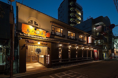焼き鳥屋さんなのに生け簀のある呉スタイルの焼き鳥屋さん。日本酒でお楽しみください