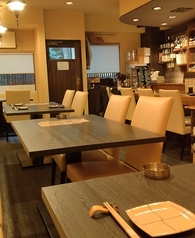 ４名様テーブルが４席です