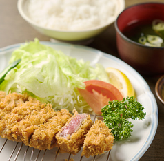 ビーフカツレツ(サラダ付き) ライス・お味噌汁・お新香セット