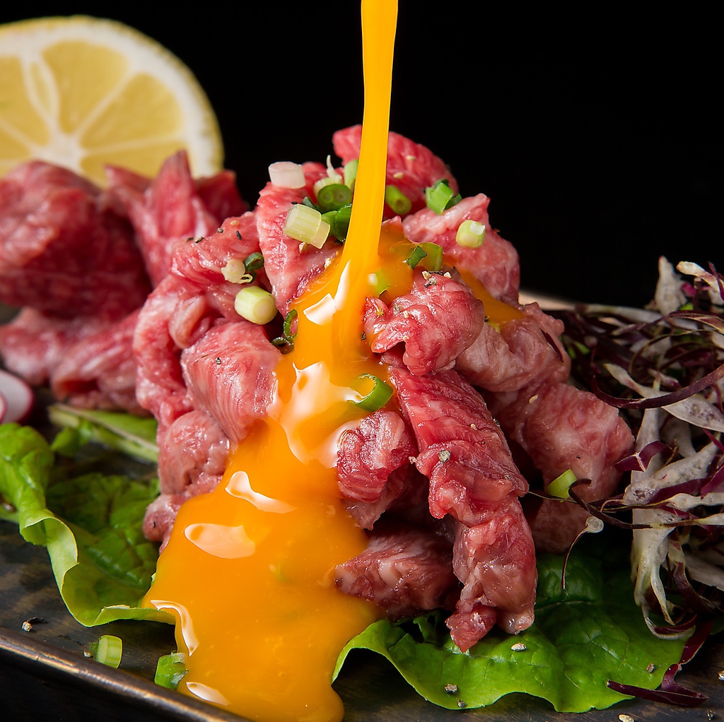 参星に来たらまずはコレ！絶品和牛レアステーキユッケ風は頼まなきゃ始まりません！