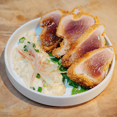 鰹のレアカツ ～タルタル味噌と香味野菜～