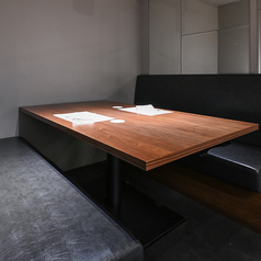 4名様個室が2部屋ございます。