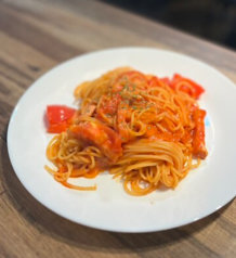 トマトとベーコンのチーズパスタ