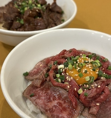 タタキユッケ丼　焼肉丼