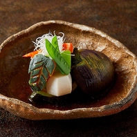 伝統の技と繊細な盛り付けで表現する「日本の四季」