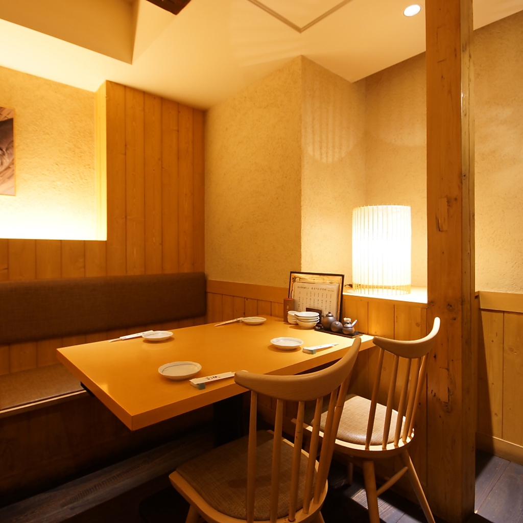 各種個室（4名様×2、6名様×1、14名様×2）をご用意。様々なシーンご利用いただけます。