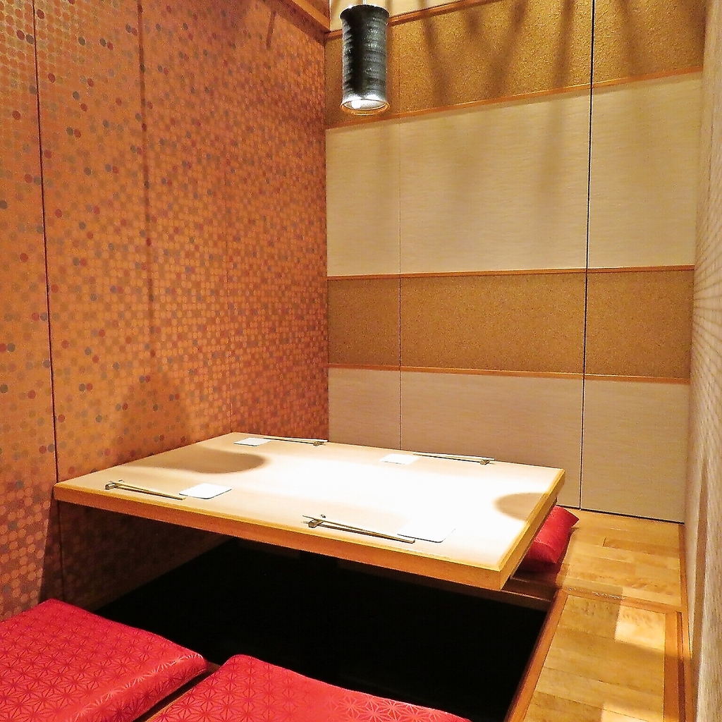 様々なシチュエーションにあわせた完全個室でお食事を。八丁堀駅徒歩2分とアクセスも抜群です。