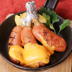 たっぷりチーズと骨付きウインナー