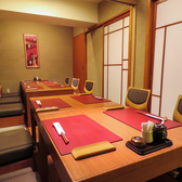 4名様、6名様を収容可能な掘り炬燵式個室は、お部屋を繋げて10名様でもご利用いただけます!落ち着いた大人の空間はご友人同士のお食事やデート利用に最適です◎