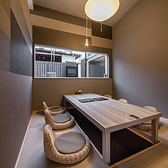 【お子様連れでも安心】乳児から小学生までのお子様が安心して楽しめる空間です。お食事中も心配せず、リラックスしてお楽しみいただけます。広々としたテーブル席や、落ち着いた雰囲気の個室も完備しており、家族での特別な時間を演出します。子様と共に、素敵なひとときをお過ごしください!