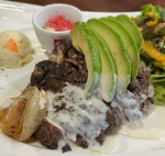 お肉や野菜を五穀米と合わせて食べるライスプレートもおすすめです！ボリューム満点で食べ応え抜群◎