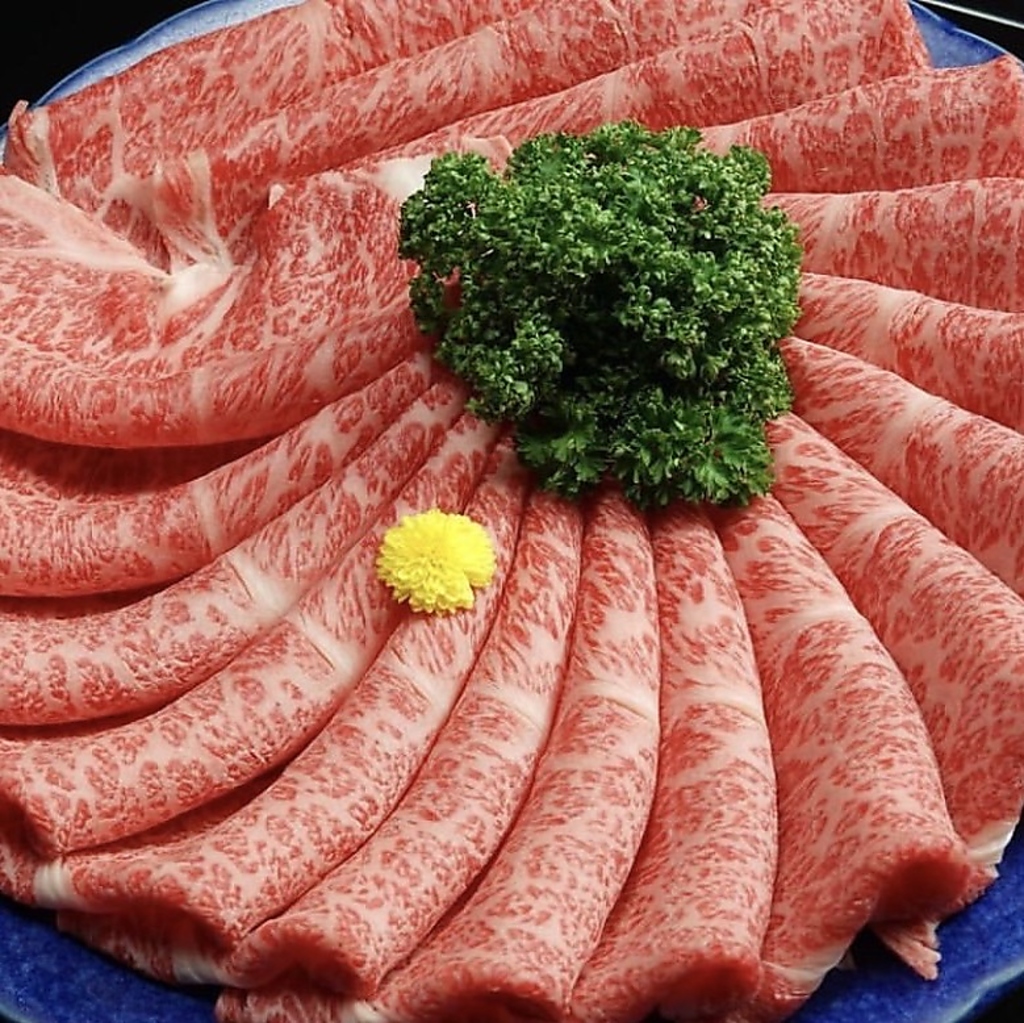 美しい刺しの入った宮崎牛をご用意しております♪コク旨味が凝縮され甘さも感じるお肉をご堪能下さい