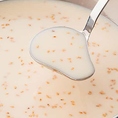 【ごま豆乳スープ】旨味たっぷりの鶏白湯スープと大豆、砂糖、塩のみで作った無添加の豆乳を合わせました。ごまの風味も豊かで健康的なスープです。