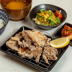 丹念に手仕込みした唐揚げランチ定食