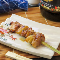 香ばしい炭火串や大人気居酒屋メニューが充実