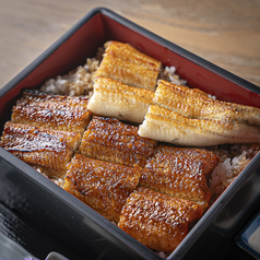白焼きとかば焼き両方を楽しめる白樺重の魅力