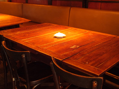 広々ゆったりと使えるテーブル席は様々なシーンに最適です♪