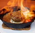 料理メニュー写真&nbsp;あか牛炎のハンバーグ