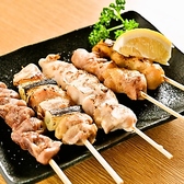 当店自慢の焼き鳥五点盛り合わせは、モモ、ネギ間、砂肝、レバー、鳥皮と、美味しい部位をご堪能いただけます。じっくりと丁寧に焼き上げたこだわりの焼き鳥はジューシーでお酒にもピッタリ◎絶品の味わいをご体験ください。