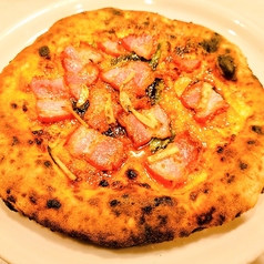 ピリ辛ガーリックベーコンのピッツァ~マストゥニコーラ~ンドゥイアソース