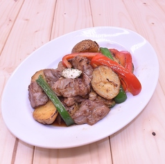 中落カルビとポテトのにんにく醤油炒め