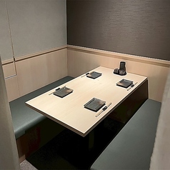 落ち着いた雰囲気の店内は、デート利用のお客様も多いんです☆また、グループ様でゆったりお過ごしいただけるボックス席もおすすめ!※