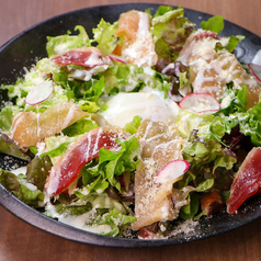 鶏生ハムと鴨生ハムのシーザーサラダ～ビスマルク風～