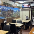 お仕事帰りのサク飲みやデート、ご友人との日常のお食事に最適な2名様掛けテーブル席です。