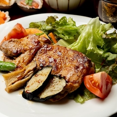 地鶏の照り焼きと国ベジ